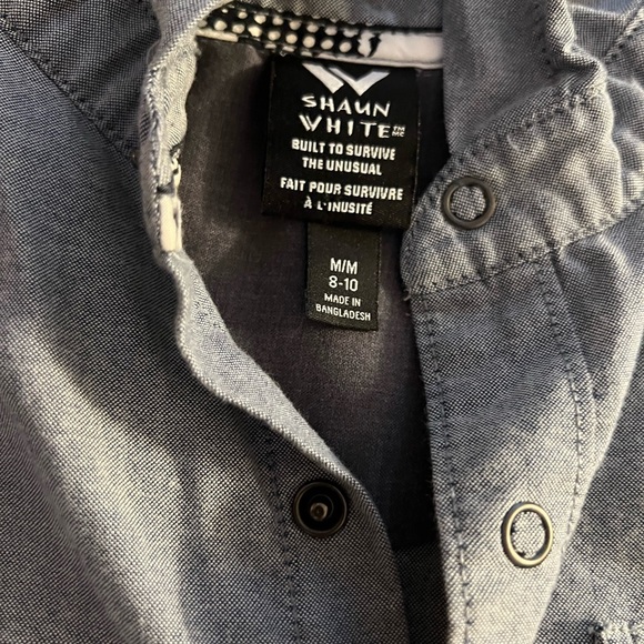 - 2 shirts - Picture 5 of 5